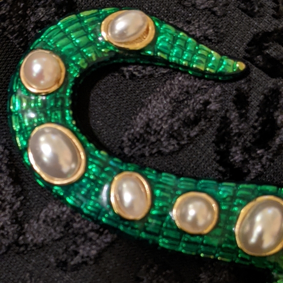 Kenneth Lane Vintage green enamel with pearl cabochon stones brooch - Picture 5 of 11